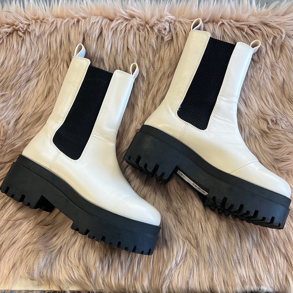 DIVIDED Cream Platform Combat Boots